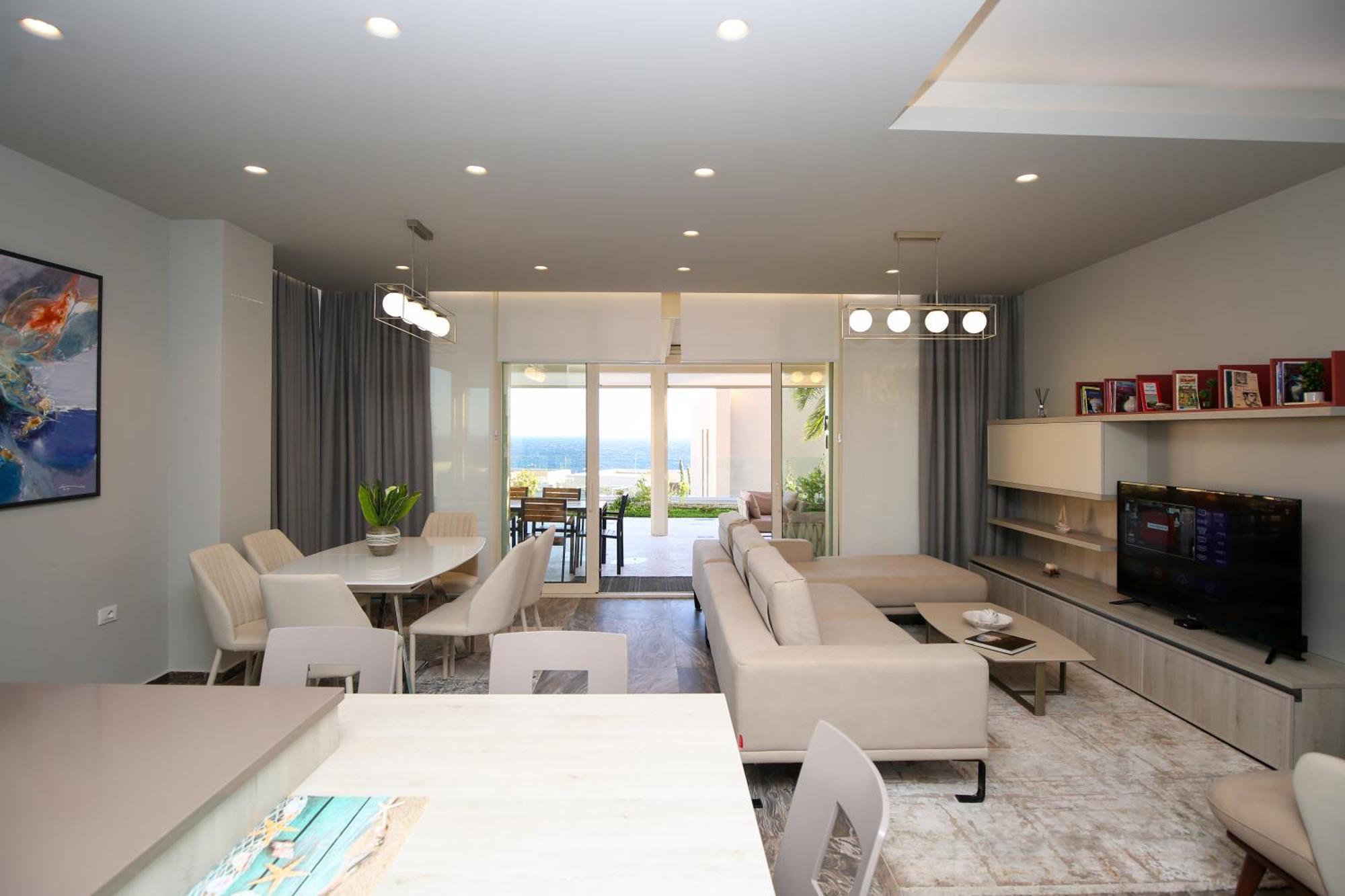 Luxurious 5 Bedroom *