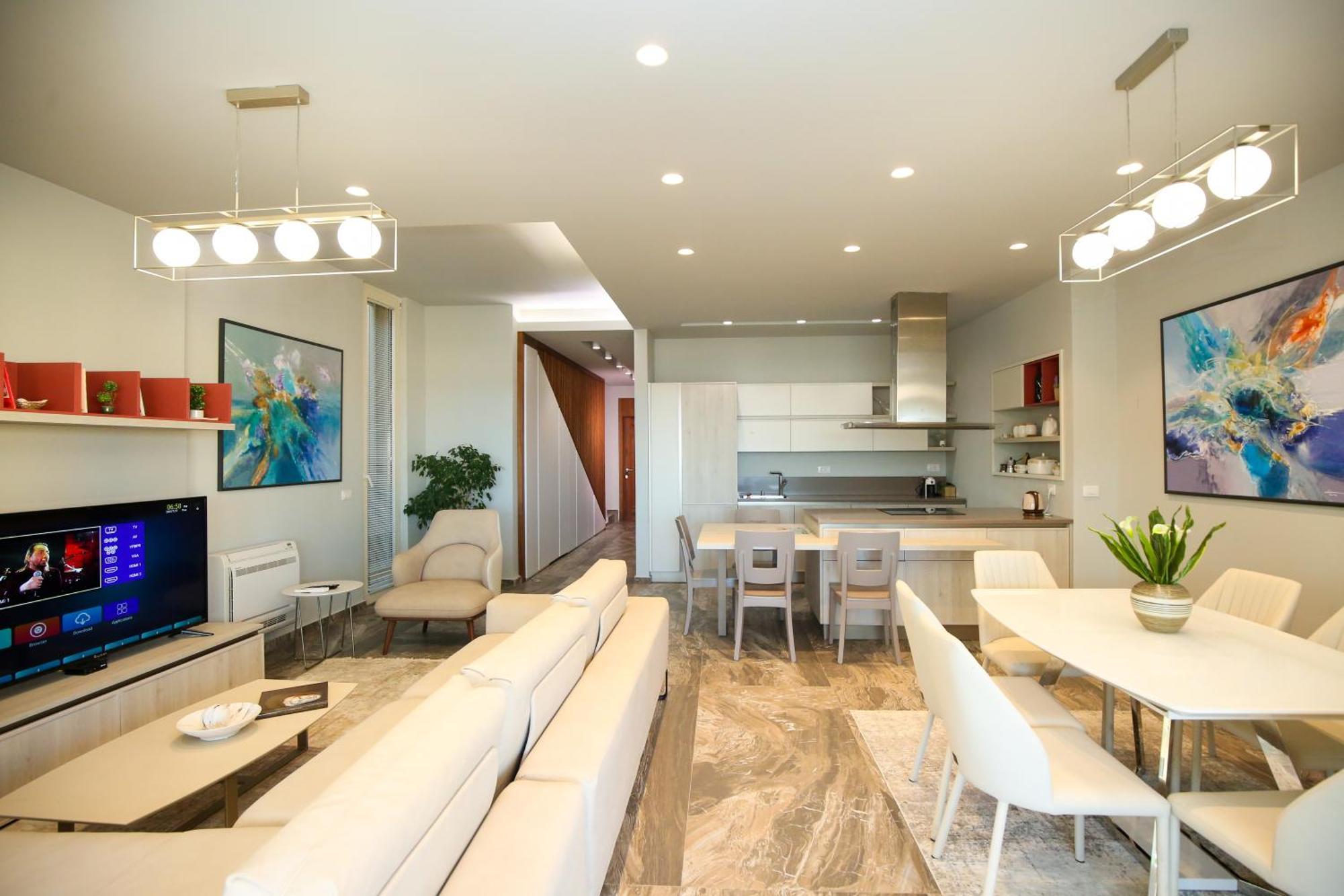 Luxurious 5 Bedroom Willa Palasë
