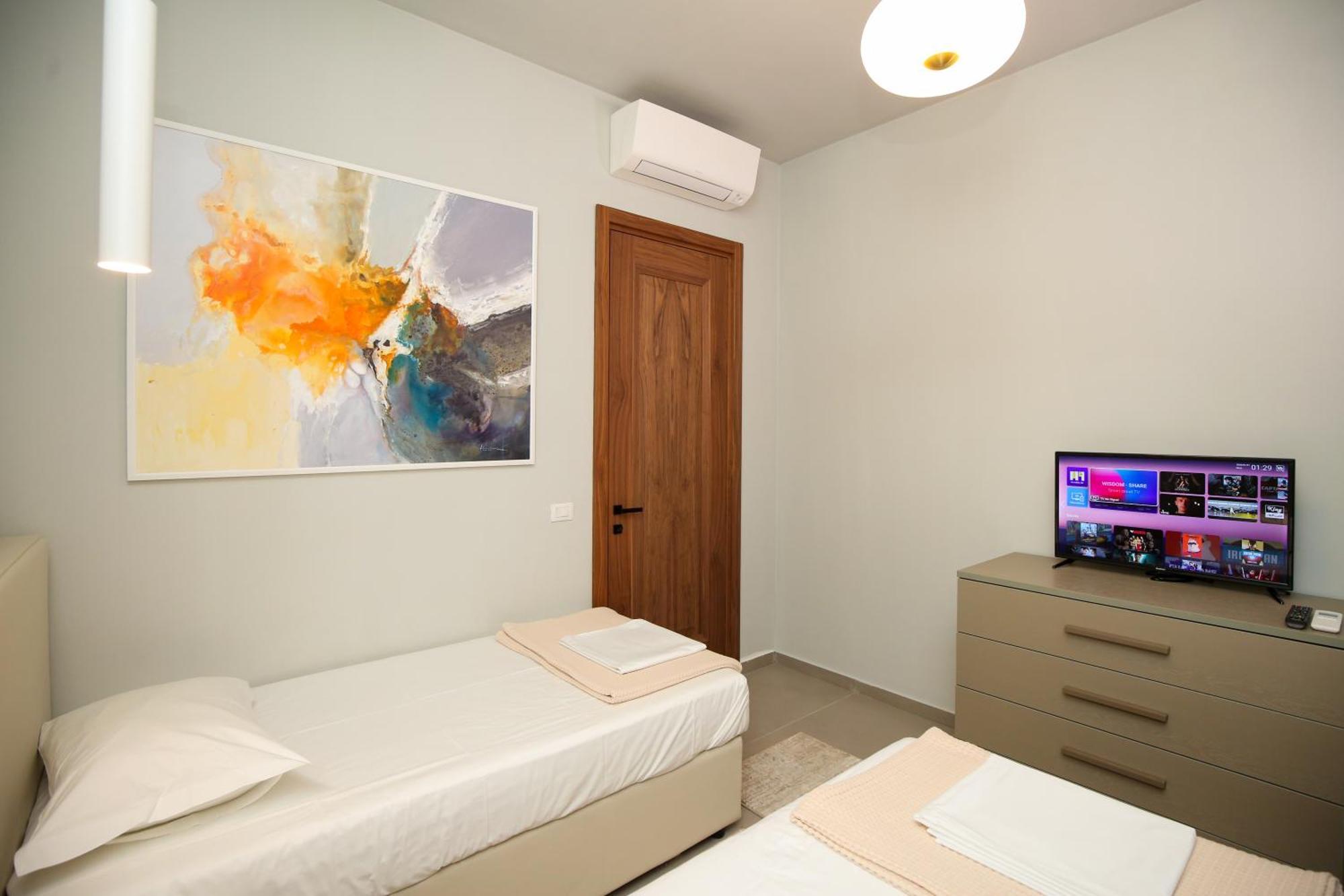 Luxurious 5 Bedroom * Palasë
