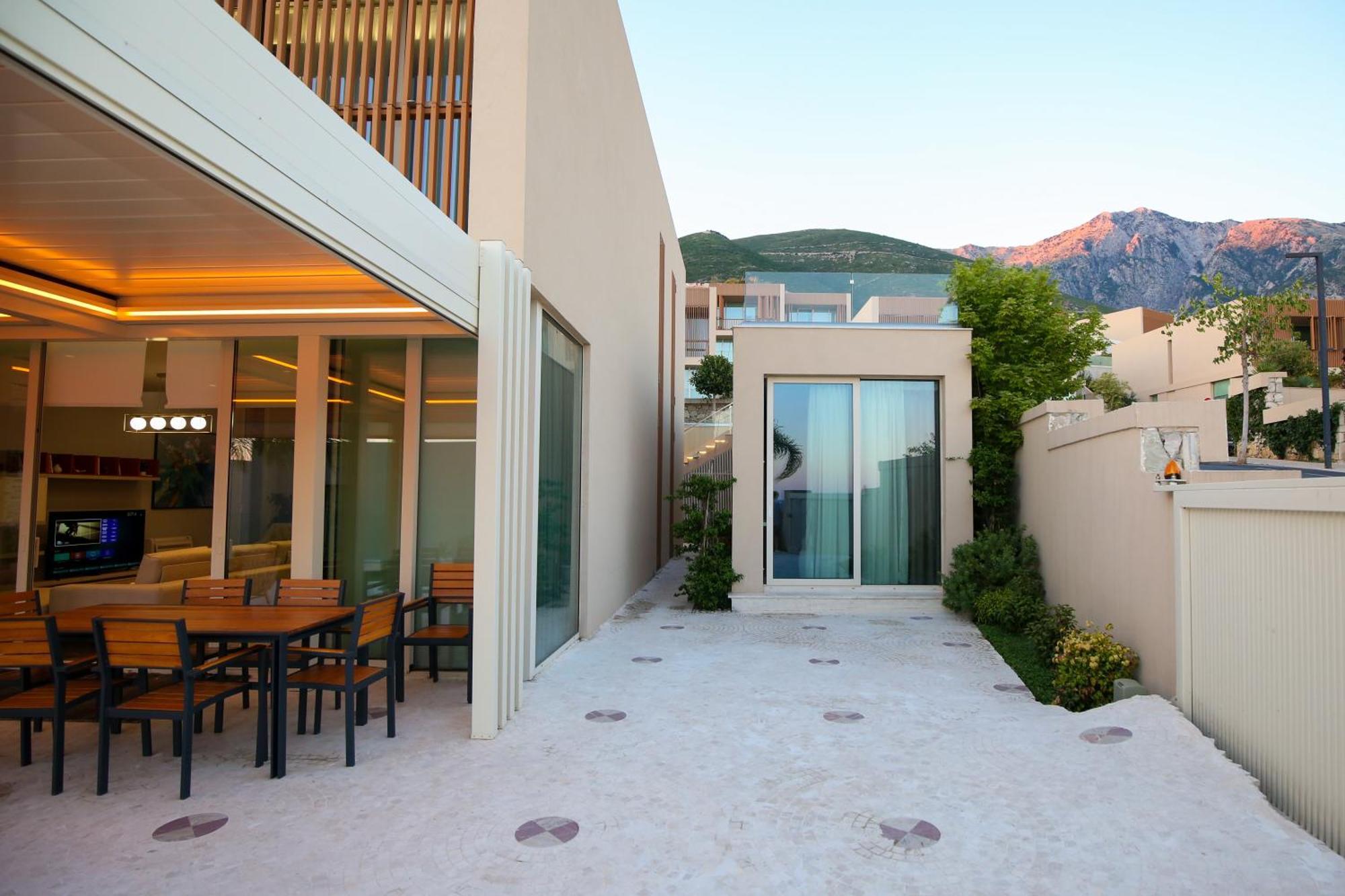 Willa Luxurious 5 Bedroom Palasë