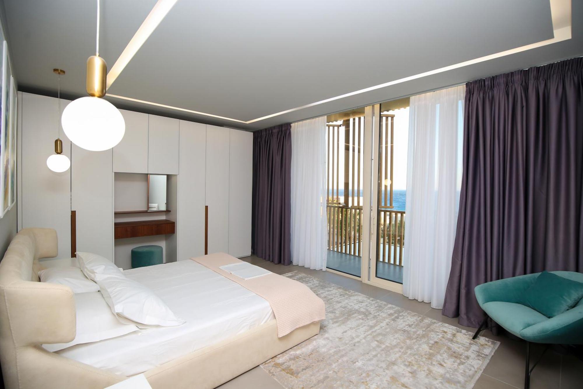 Luxurious 5 Bedroom * Palasë