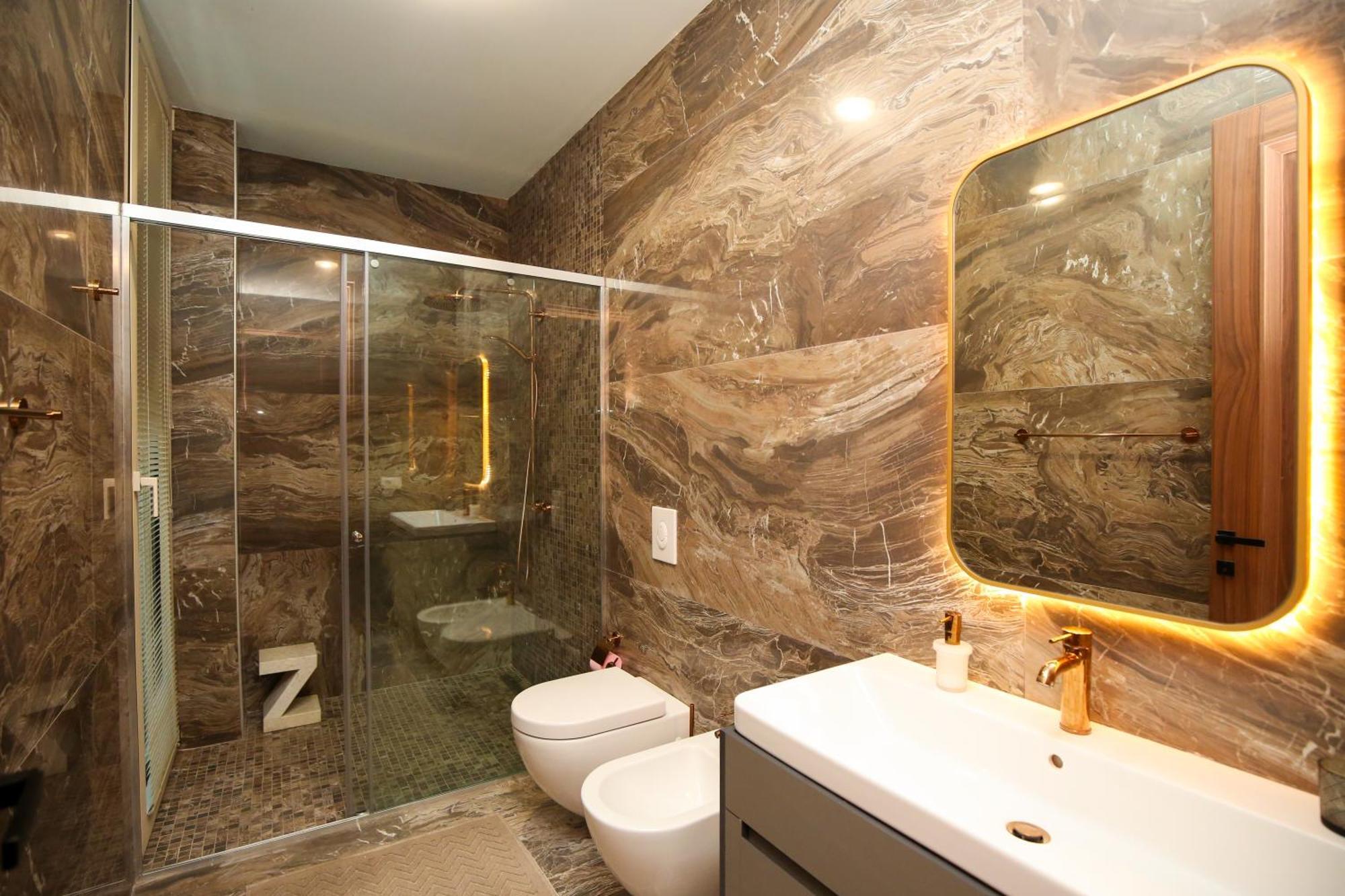 Luxurious 5 Bedroom