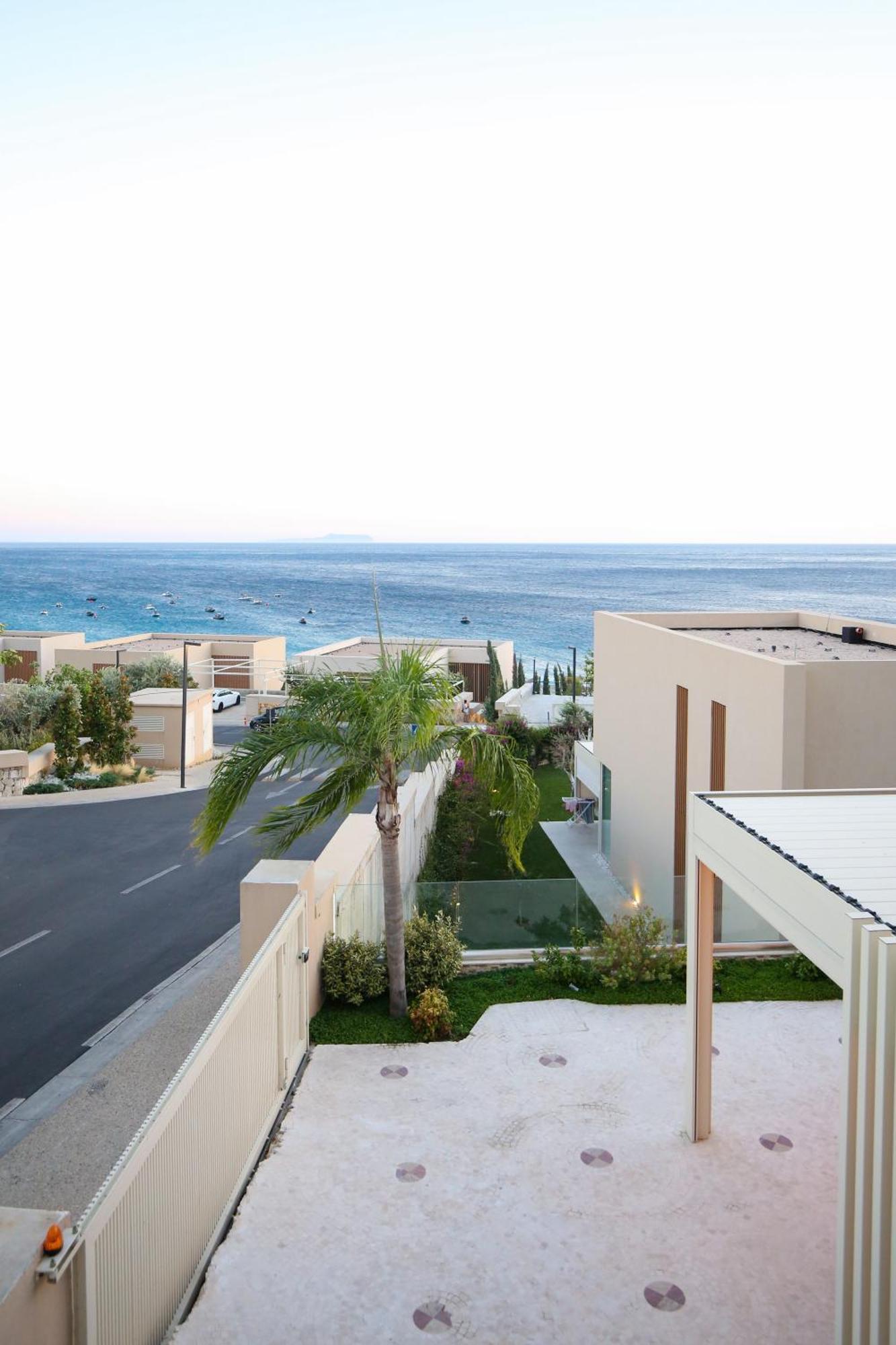Luxurious 5 Bedroom Willa Palasë