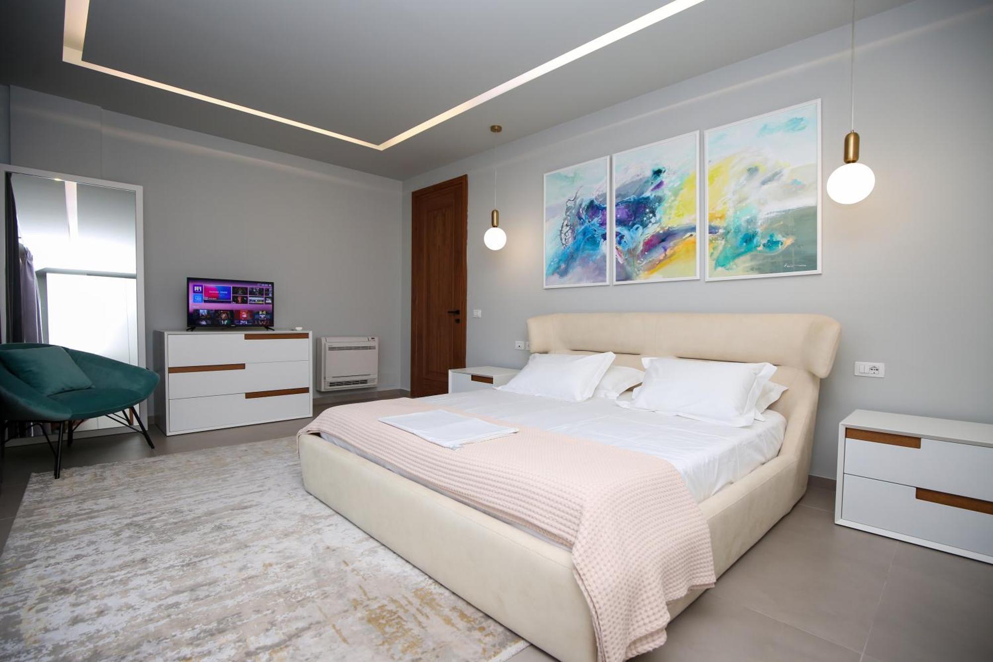 Luxurious 5 Bedroom Willa Palasë