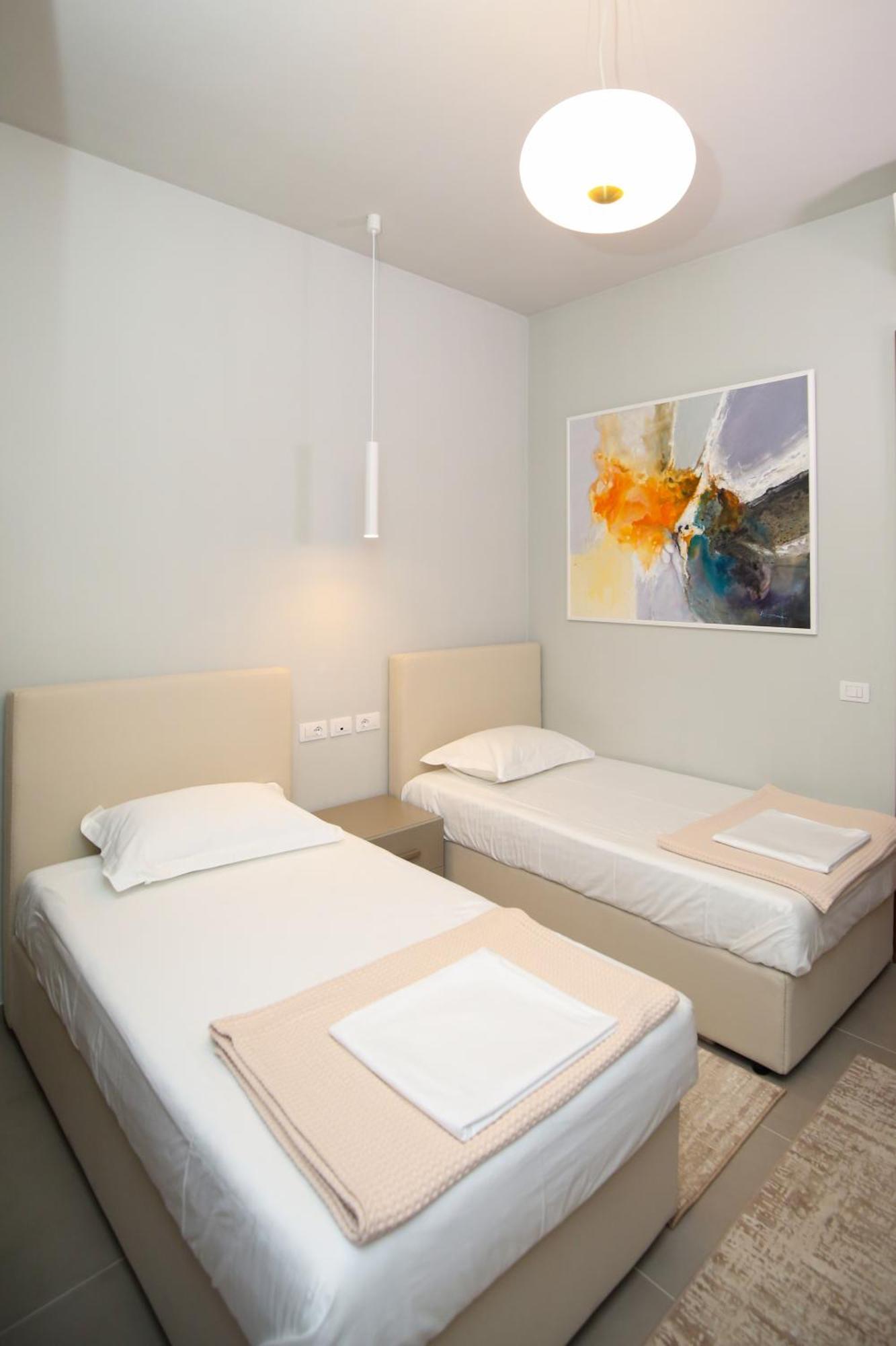Luxurious 5 Bedroom * Palasë