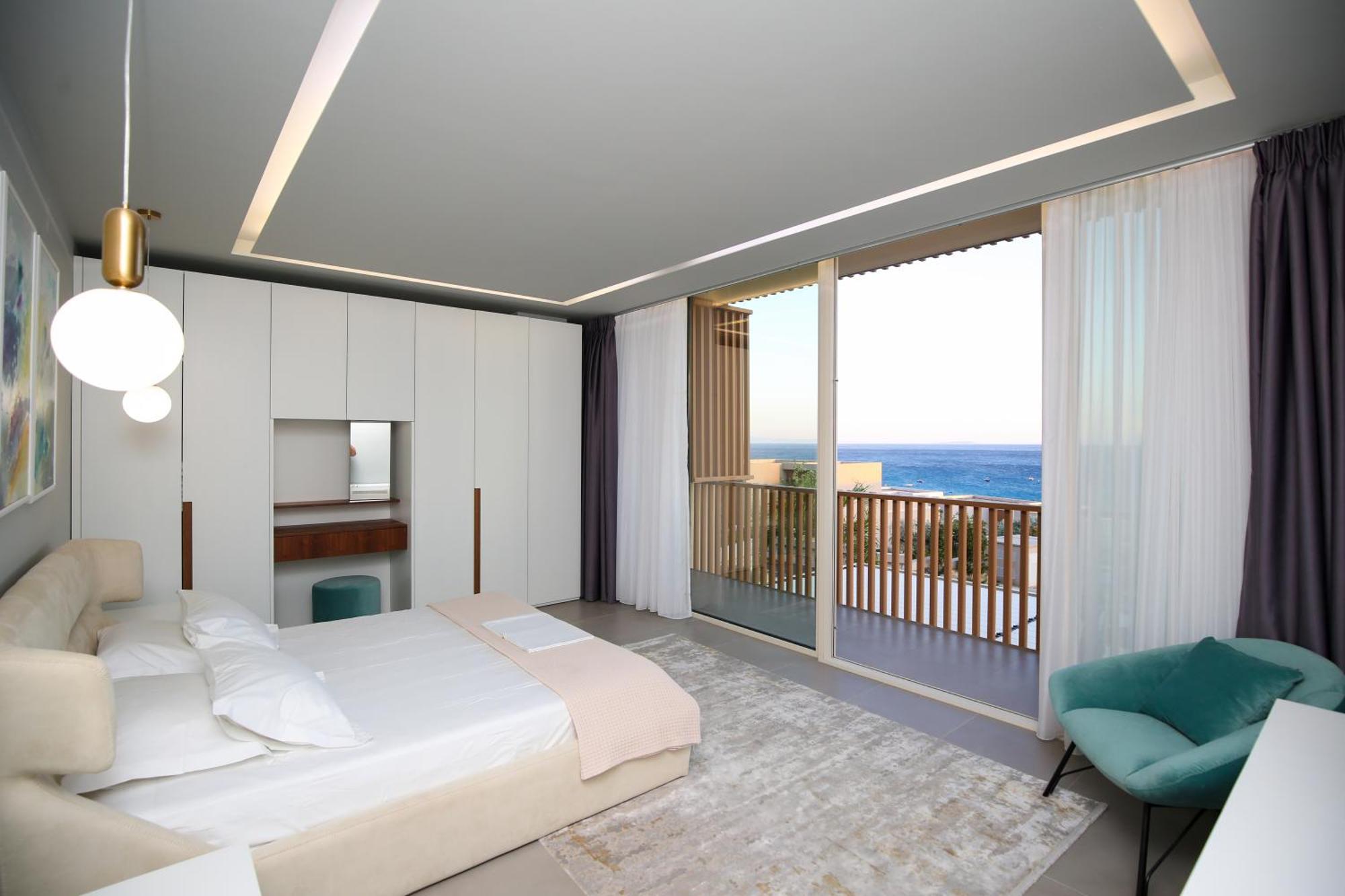 Luxurious 5 Bedroom Palasë